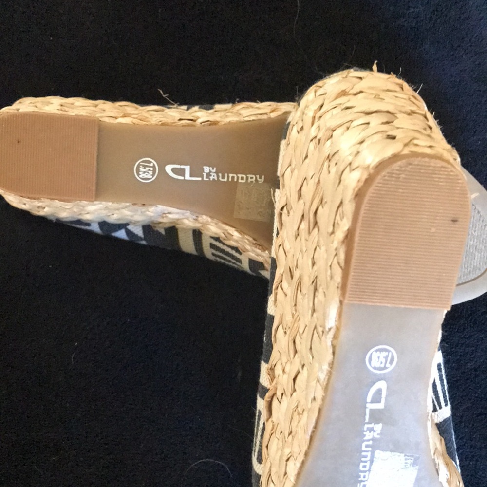 7 1/2 stack heels.C.L. By LAUNDRY rubber soles. Heel stack as an “espadrille”💗 - Picture 6 of 8